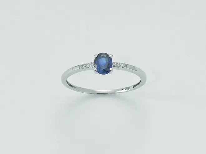 ANELLO IN ORO CON DIAMANTI E ZAFFIRO