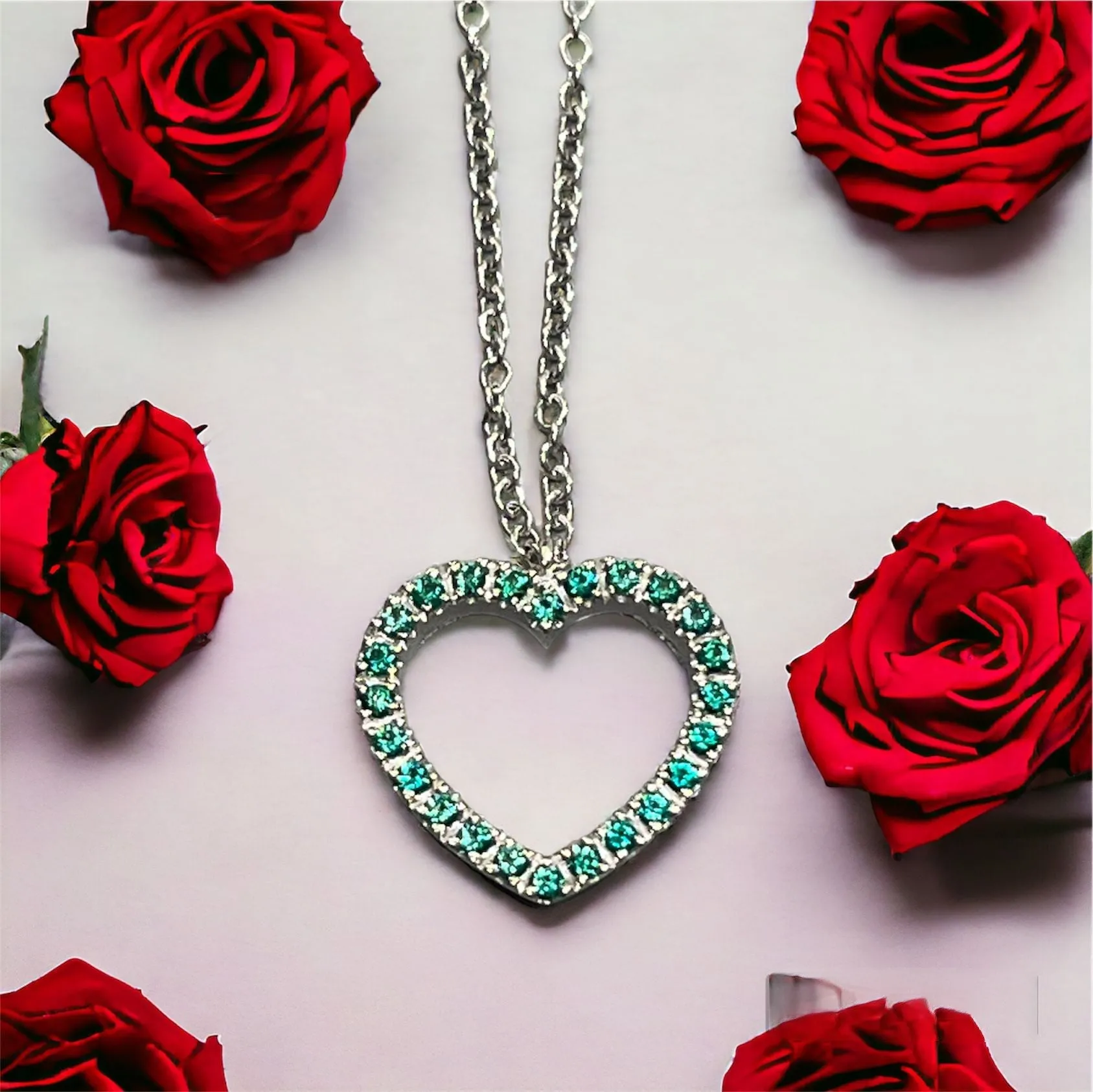 Davite e Delucchi Collana Cuore Con Smeraldi