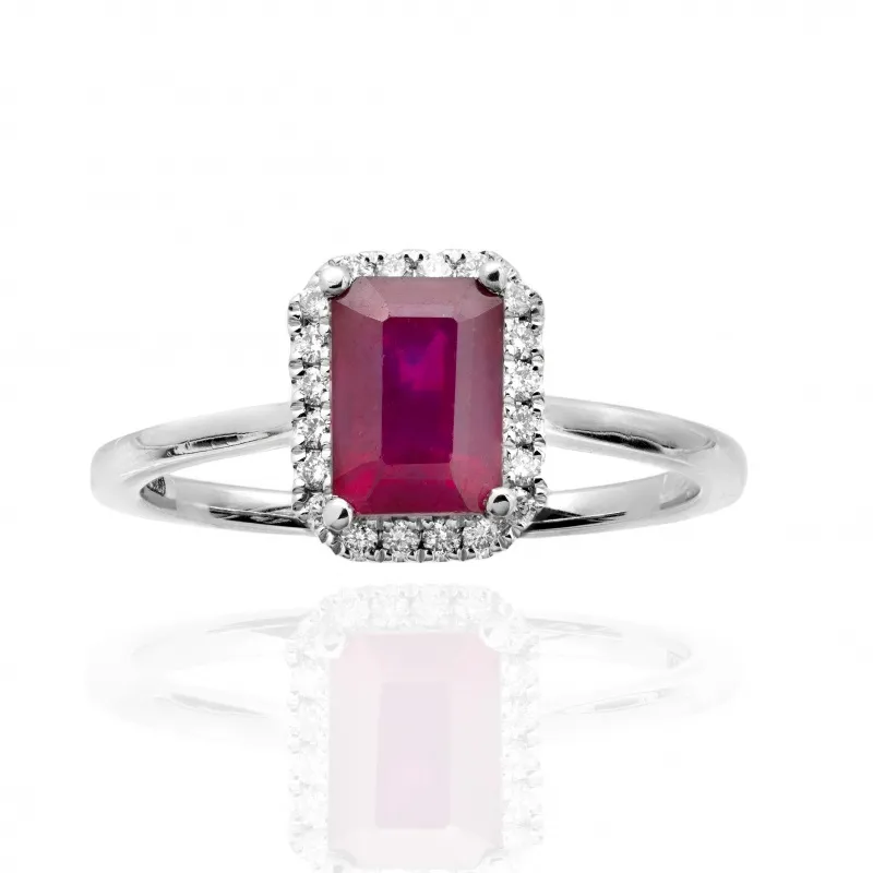 Anello con Rubino Ottagonale e Diamanti