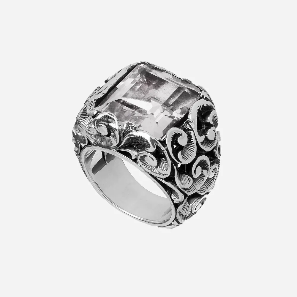 Maria e Luisa Jewels Anello in argento brunito inciso a mano e pietra taglio smeraldo