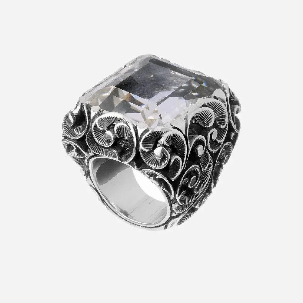 Maria e Luisa Jewels Anello in argento brunito inciso, pietra taglio smeraldo e piastra con intarsio effetto damascato sotto la pietra