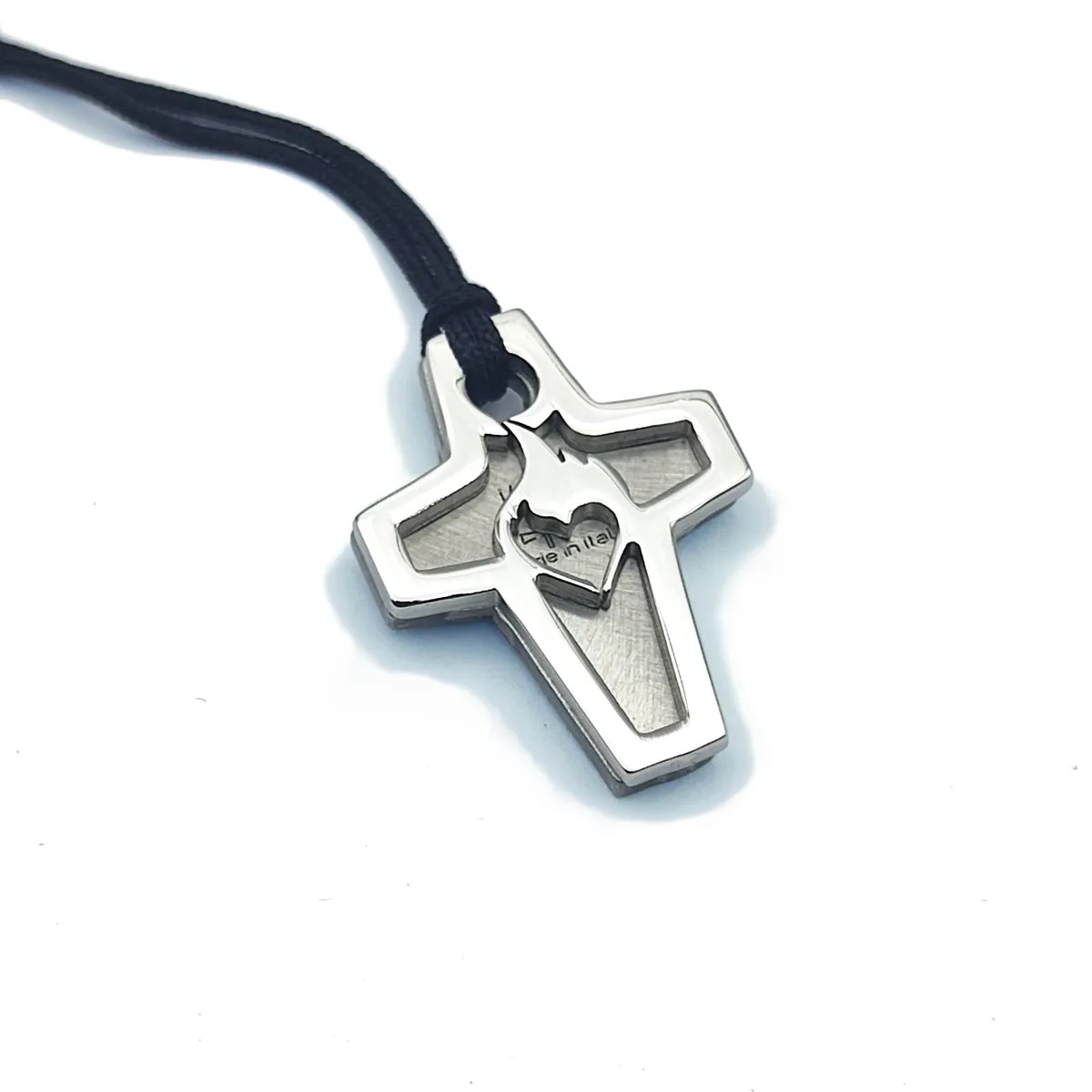 KRIS Collana con Pendente Croce con Cuore alato in Acciaio e Cotone cerato HKRMXX02