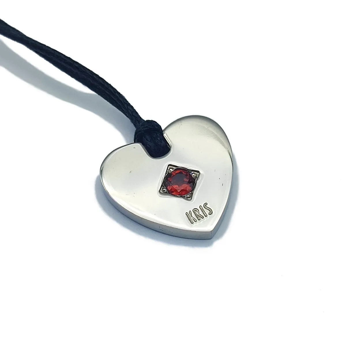 KRIS Collana con Pendente Cuore con Granato in Acciaio e Cotone cerato SCG05