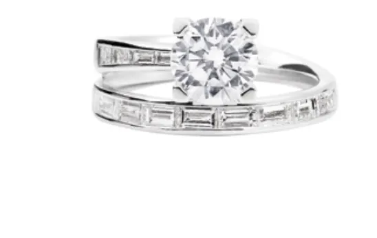 ANELLO SOLITARIO MARIATERESA ORO BIANCO 18 KT, DIAMANTE CENTRALE E DIAMANTI LATERALI BAGUETTE E TAPER