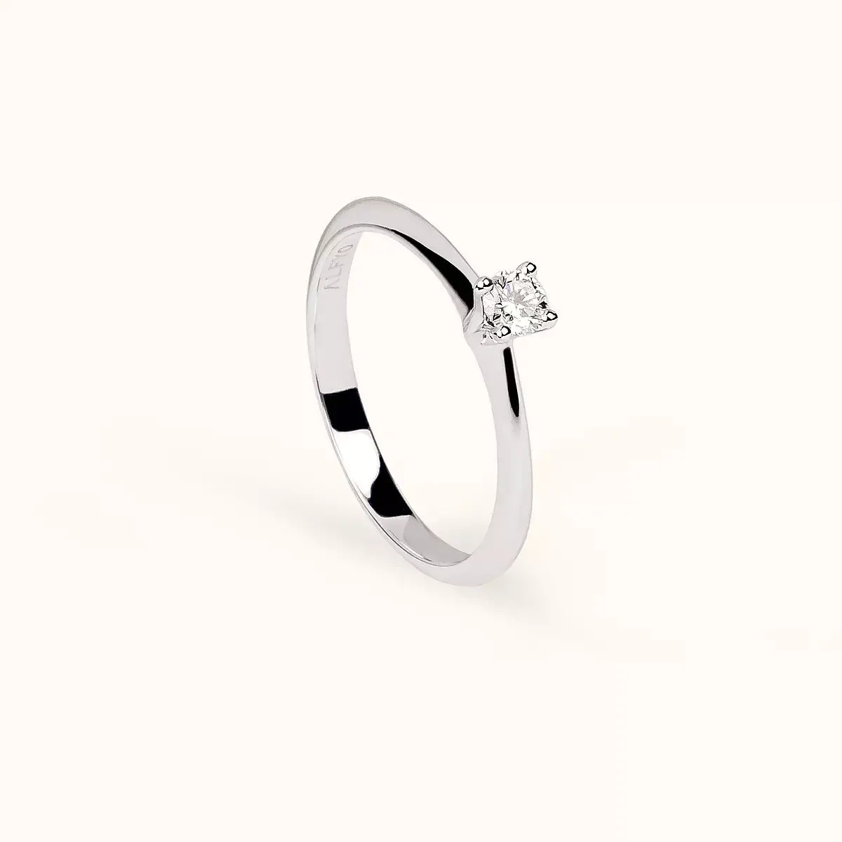 ALFYO Anello Solitario con Diamante in Oro Bianco 4 Griffe