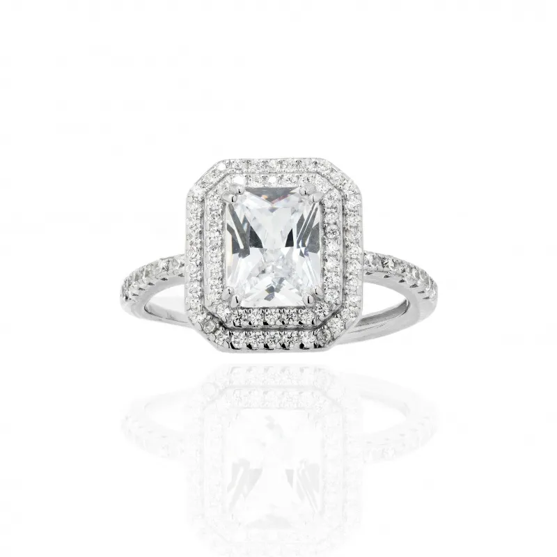 Anello in Argento 925 con Centrale Taglio Quadrato