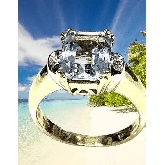 Anello Oro Giallo Acquamarina e Diamanti De Lazzari