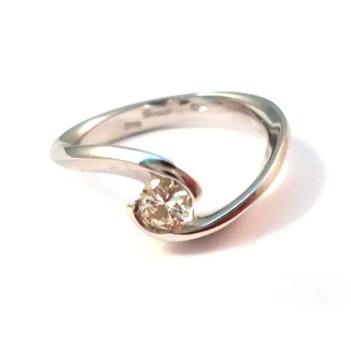 ANELLO SOLITARIO IN ORO BIANCO 18 KT CON DIAMANTE